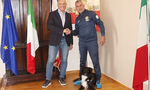 Il sindaco Menesini con il coach Camoscini