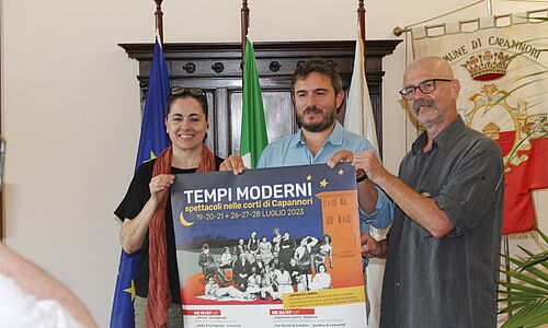 L'assessore Francesco Cecchetti, Roberto Castello e Alessandra MOretto Di ALDES alla presentazione dell'edizione 2023 della rassegna Tempi Moderni