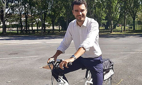 L'assessore alla mobilità Giordano Del Chiaro in bicicletta