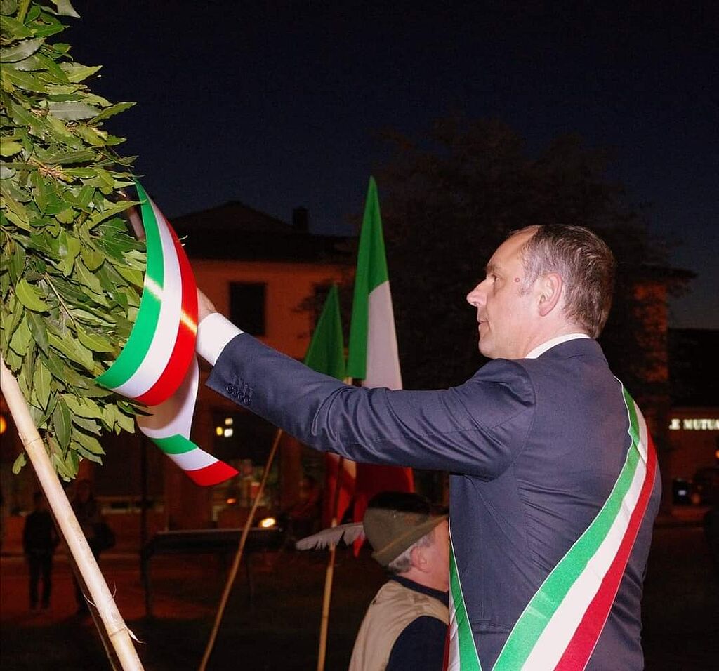 Il sindaco Menesini ad una cerimonia del 4 novembre