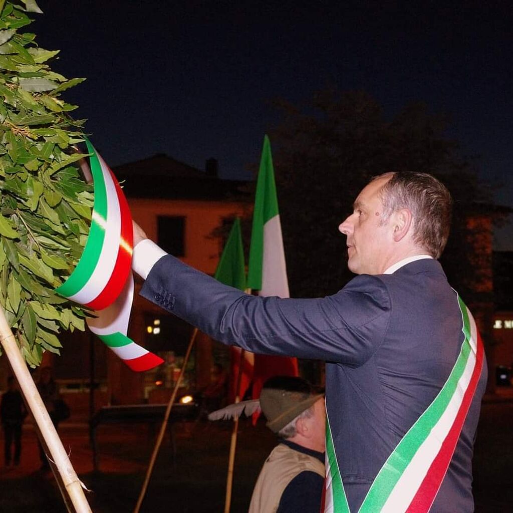 Il sindaco Menesini ad una cerimonia del 4 novembre
