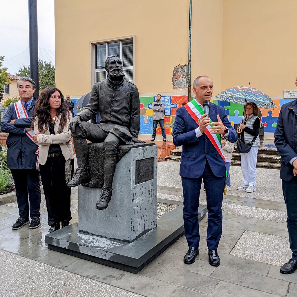 L'inaugurazione del monumento 'Stella Polare' dedicato a Carlo Piaggia