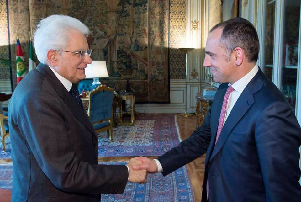 Il sindaco Menesini stringe la mano al Presidente della Repubblica Sergio Mattarella