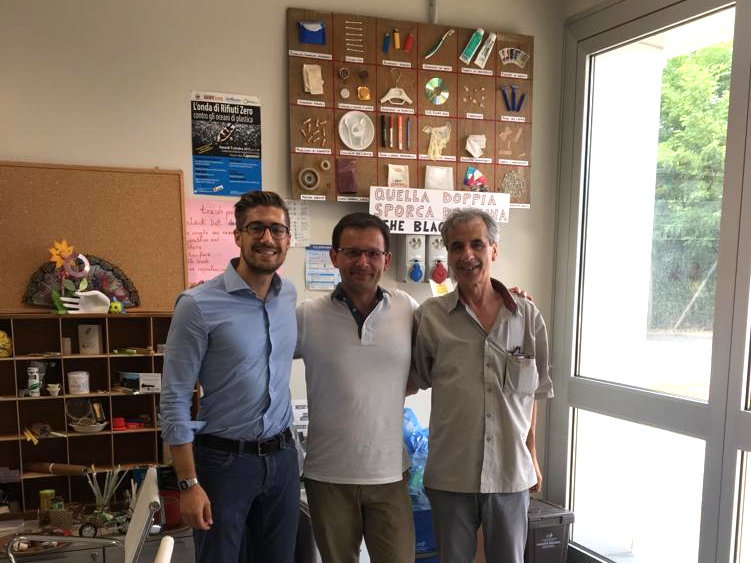 rzysztof Dembek assieme al vice sindaco Francesconi e al coordinatore del Centro Ricerca Rifiuti Zero, Rossano Ercolini